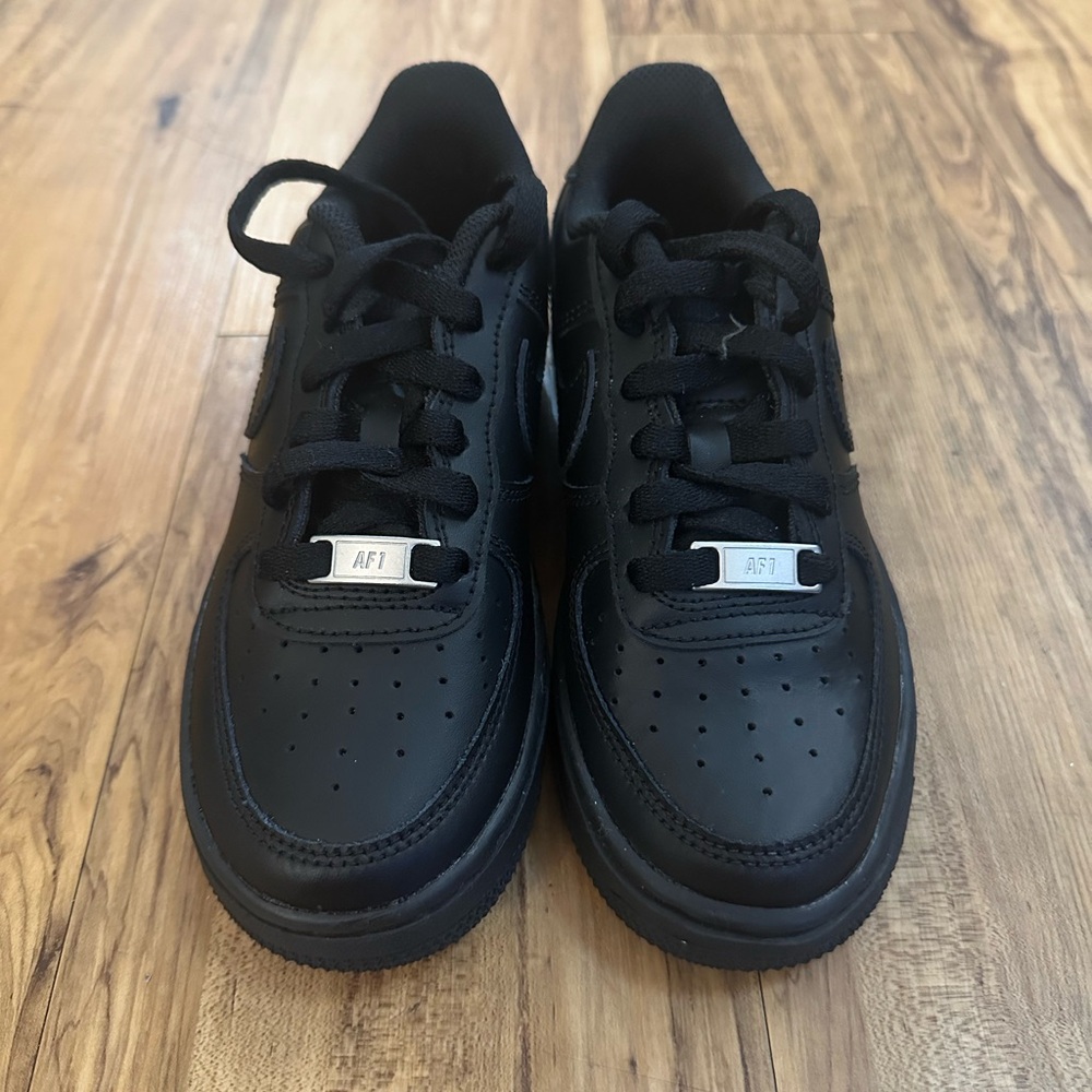 New Black Air Force 1’s